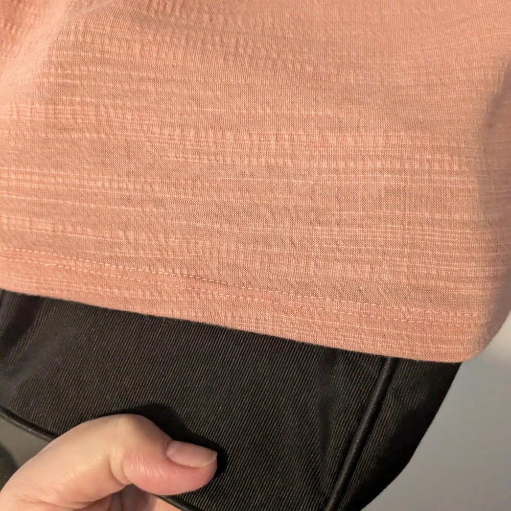 Cable & Guage Women's Dusty Rose Pink Cold Shoulder Embroidered Sleeve Top - Picture 9 of 10